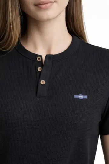 Waffle Tişörr Likralı Henley Yaka Düğmeli Kısa Kol T-Shirt - Siyah