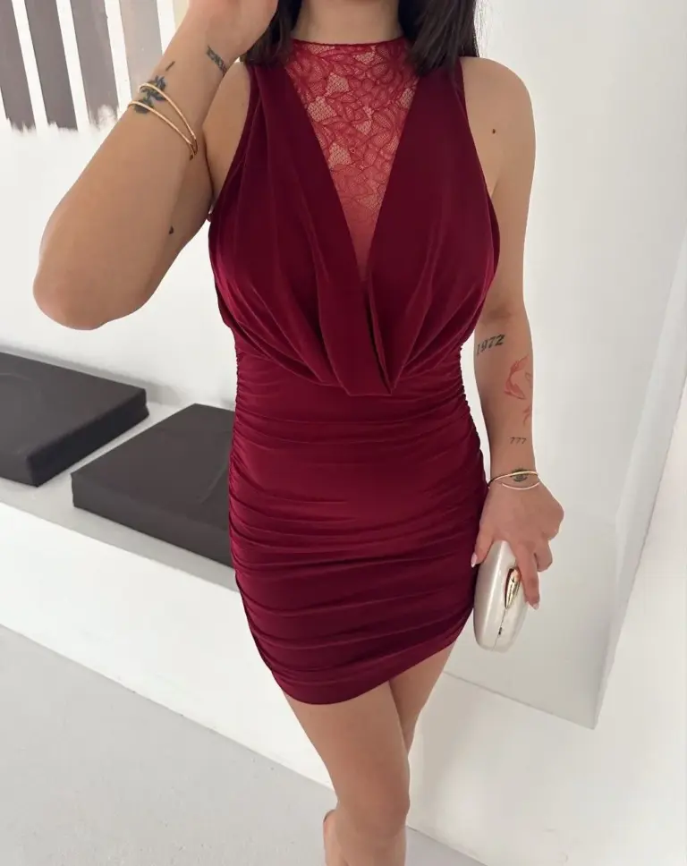 Dantel Detaylı Derin Dekolte Drapeli Mini Elbise Şık Kolsuz - Bordo