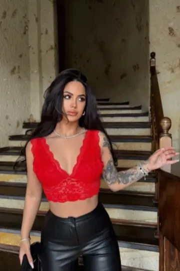 Dantel Bralet Crop Sütyen V Yaka Askılı Şık Esnek Rahat - Kırmızı