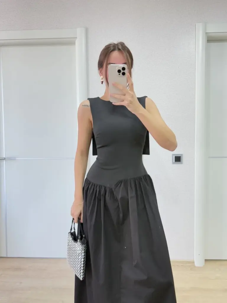 Krep Arkası Kanat Arka Ön Pens Detaylı Uzun Elbise - Siyah