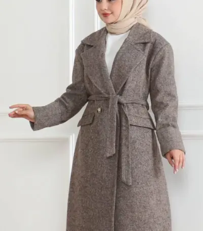 Kaşe Kaban Uzun Boy Kruvaze Yaka Kuşaklı Tesettür Kaşe Kaban Astarlı Yünlü - Vizon