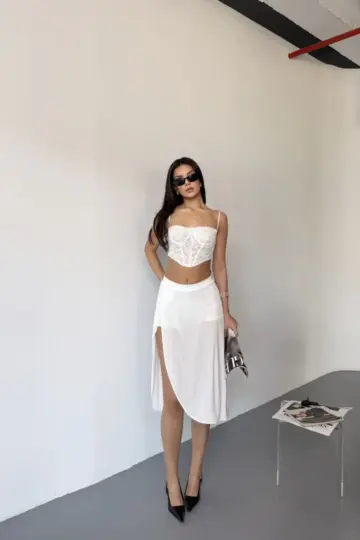 Çepli Şortlu Yırtmaçlı Etek - Beyaz