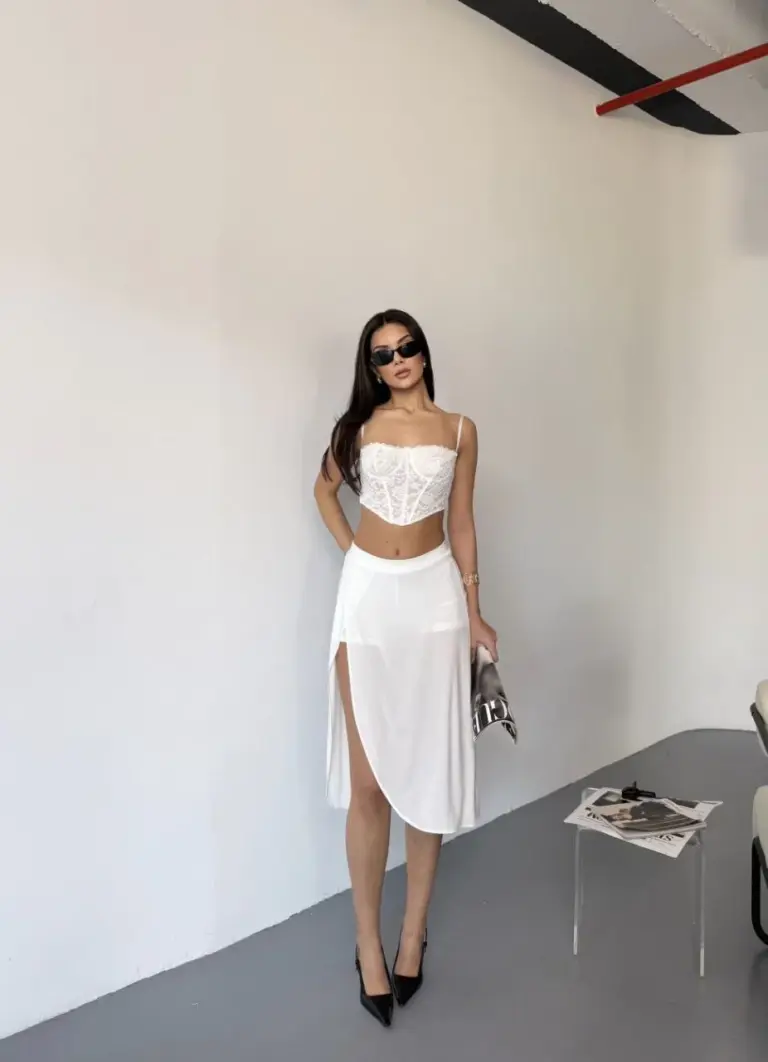 Çepli Şortlu Yırtmaçlı Etek - Beyaz