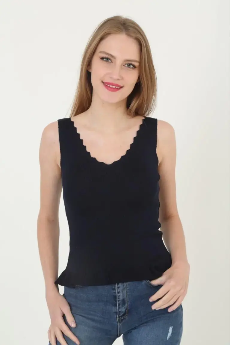 V Yaka Fırfır Detay Crop - Siyah