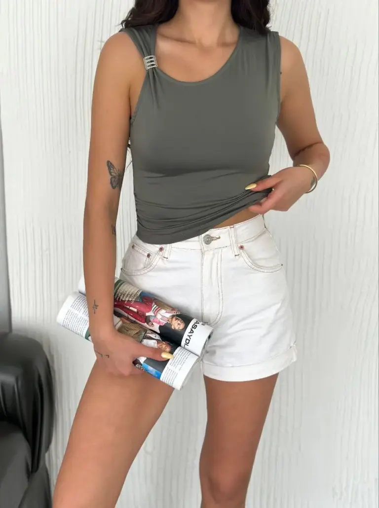 Osy Modal Yumuşak Dokulu Bisiklet Yaka Sıfır Kol Bluz Omuz Toka Aksesuar - Haki