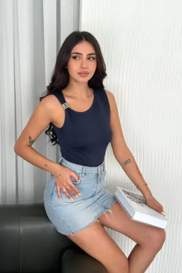 Osy Modal Yumuşak Dokulu Bisiklet Yaka Sıfır Kol Bluz Omuz Toka Aksesuar - Lacivert