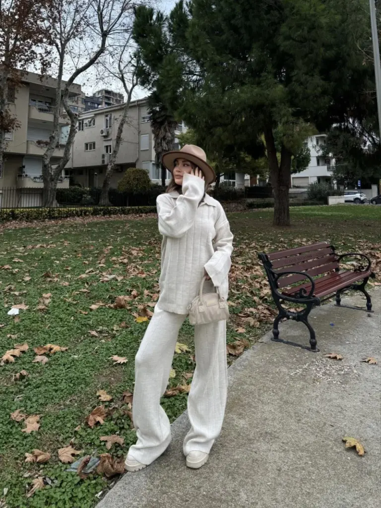 Yakalı Cizgi Detaylı Triko İkili Alt-Üst Takım - Beyaz